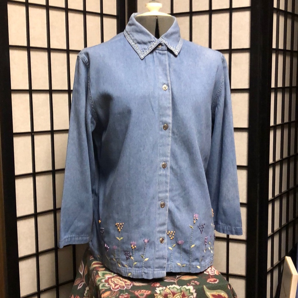💜3/$15💜DENIM BUTTON DOWN SHIRT​